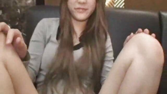 足フェチと黒ストッキングとシャツポーズの前のwebカメラ 動画 エロ 女性 向け