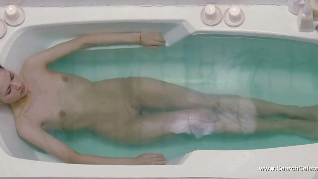 妻は夫に寝室の喉でフェラチオを与える。 18 禁 女性 向け 動画
