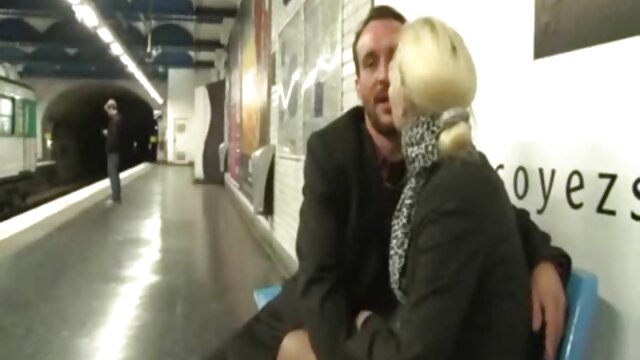 ロシアのビルダーは、廊下のロシアの熟女を見てみましょう。 女性 の ため の アダルト 動画 h