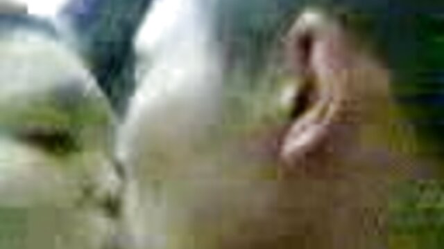 マッサージ師は、セッション中に優しく、膣の中で楽しんでいるクライアントとジャグリング 女の子 用 アダルト 動画