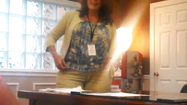 ヒョウのローブのお母さんは廊下で自慰行為をします アダルト 女性 向け 動画