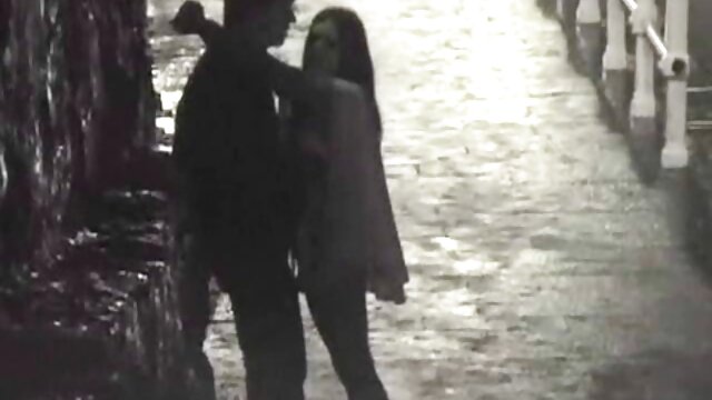黒檀を食べるのディルドの浴室です。 エロ 動画 無料 女 向け