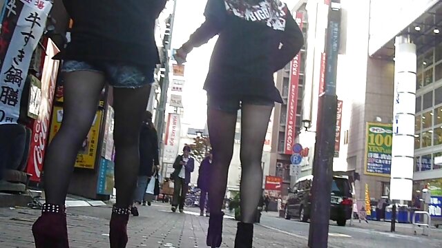 細身のアジアのスプレッド彼女の足でフロントのhahaleとfucks彼女の 無料 女性 用 エロ 動画