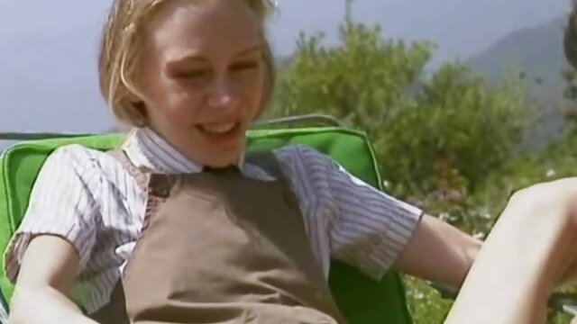セクシーな金髪ポーズベンチ、ストリップエロ服 女 用 の エロ 動画